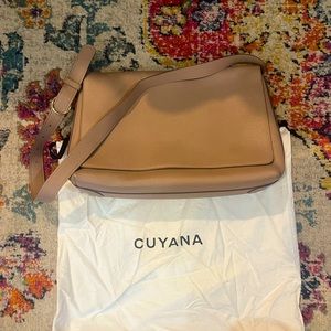 Cuyana Messenger Bag in Rose